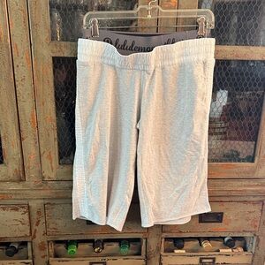 Lululemon Athletica clam digger Two-Tone Gray Shorts